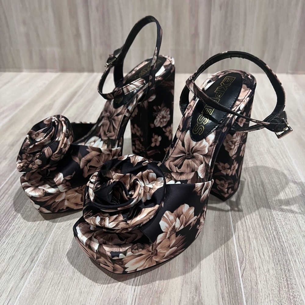 Express Floral Rosette Platform‎ Heels Ankle Strap Chunky High Heel Sandals Sz 7